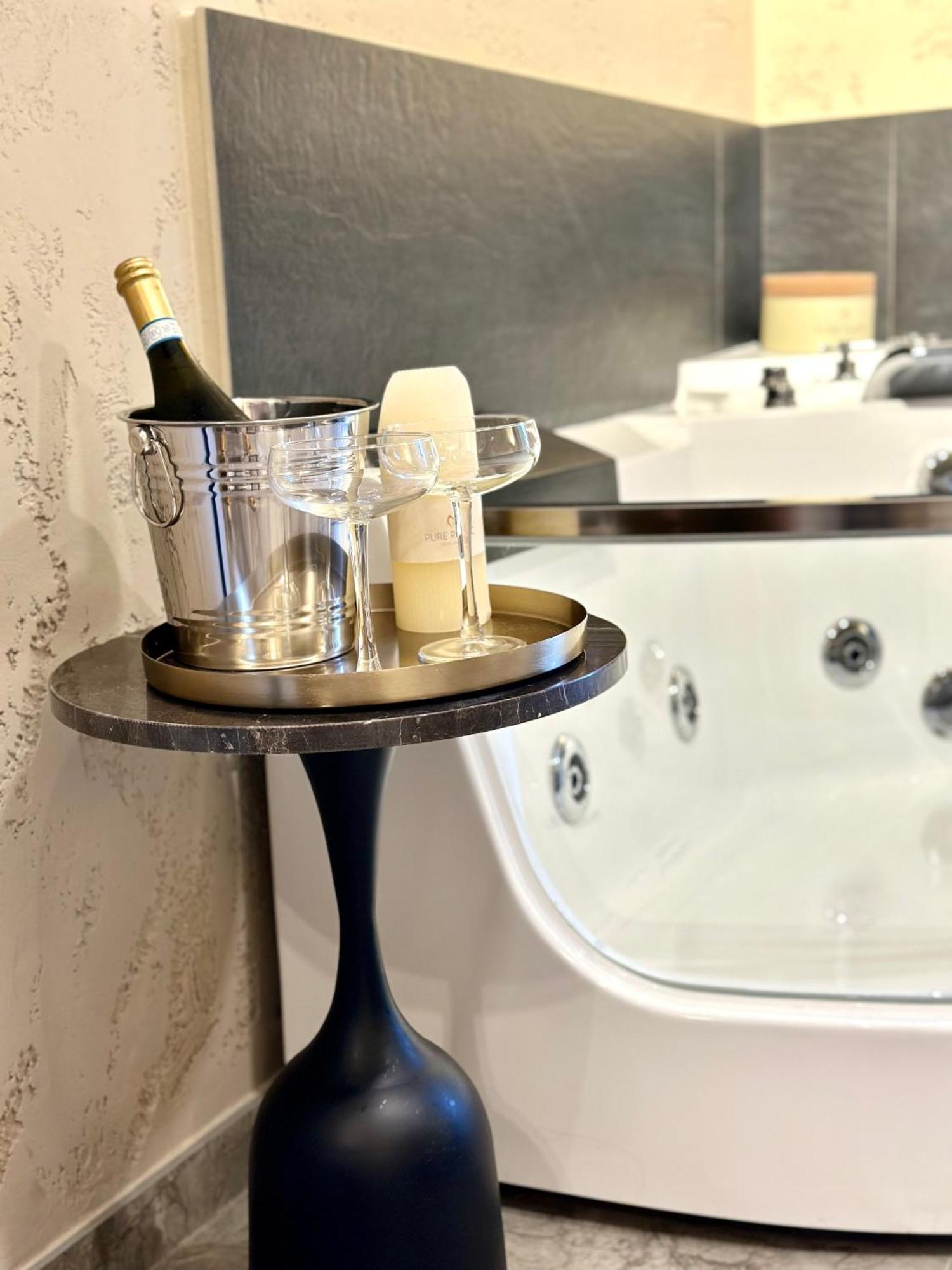 Falco Boutique Home With Jacuzzi Neapel Exterior foto